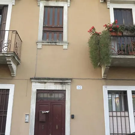 With Lovely Garden Appartement Verona